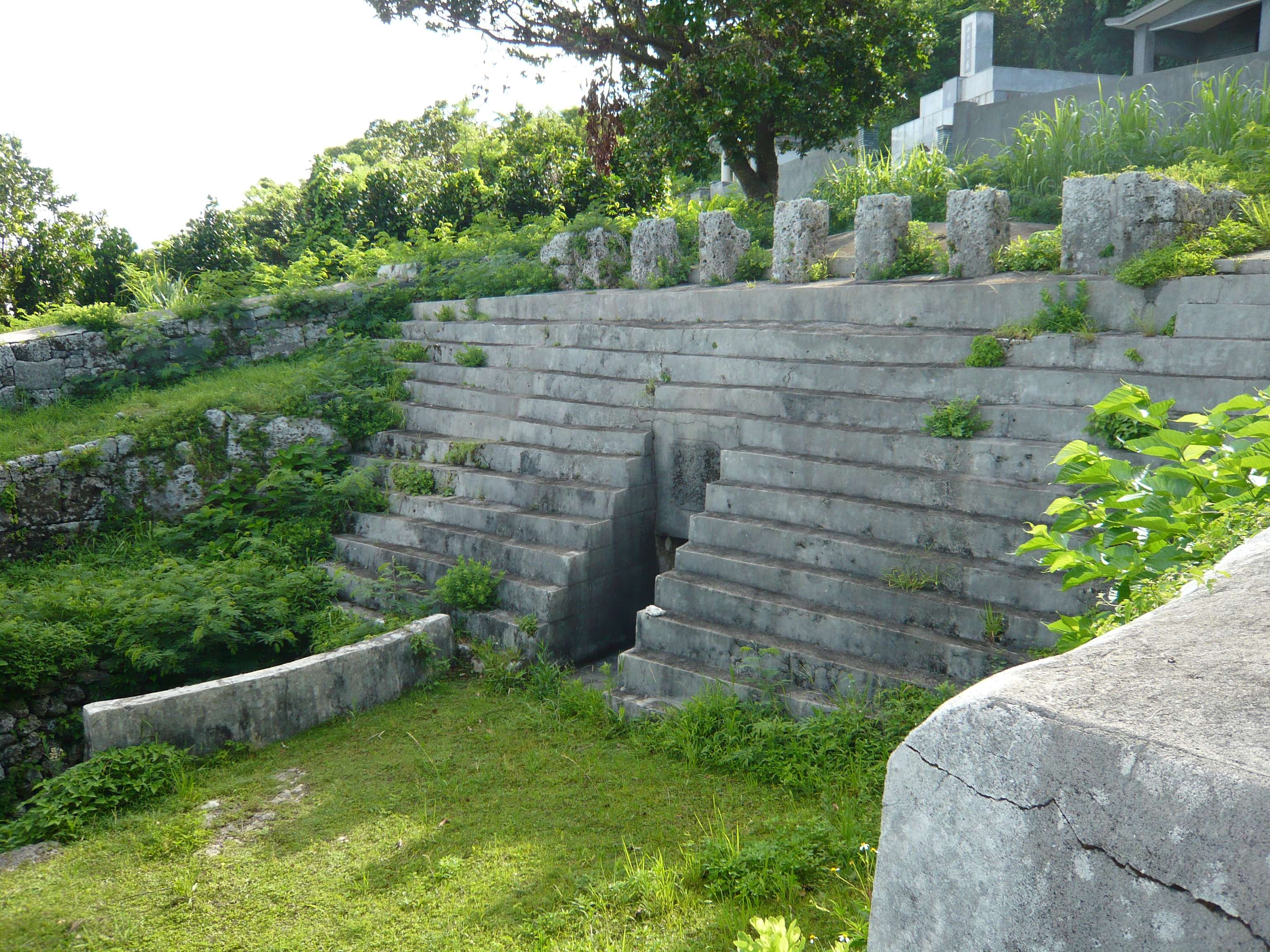 🏛️ 나카소네 토요미야의 묘 이미지 1